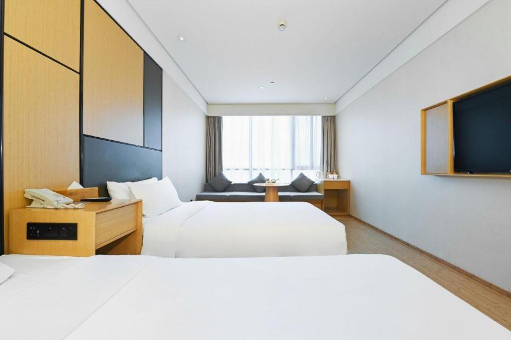 Ji Hotel Shanghai Hongqiao Yan'An XI Road Eksteriør bilde