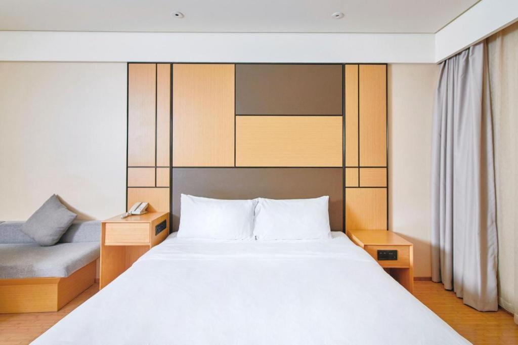 Ji Hotel Shanghai Hongqiao Yan'An XI Road Eksteriør bilde